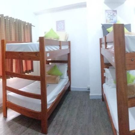 V - Rooms Hostel (Adults Only) Макати Экстерьер фото