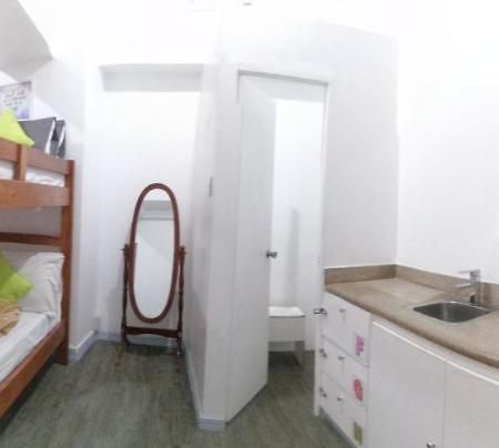 V - Rooms Hostel (Adults Only) Макати Экстерьер фото