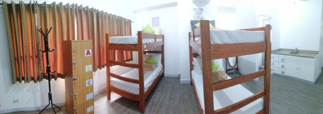 V - Rooms Hostel (Adults Only) Макати Экстерьер фото