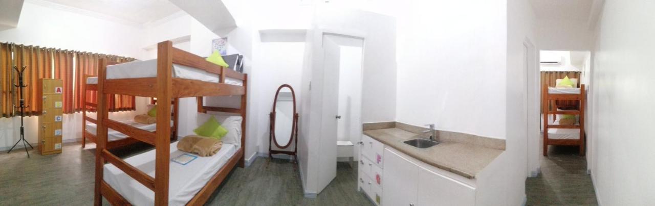 V - Rooms Hostel (Adults Only) Макати Экстерьер фото